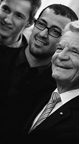 Mats Krämer und Edris Saighani mit Bundespräsident Joachim Gauck