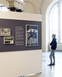 Ausschnitt aus einem Foto von der Ausstellung in Stuttgart